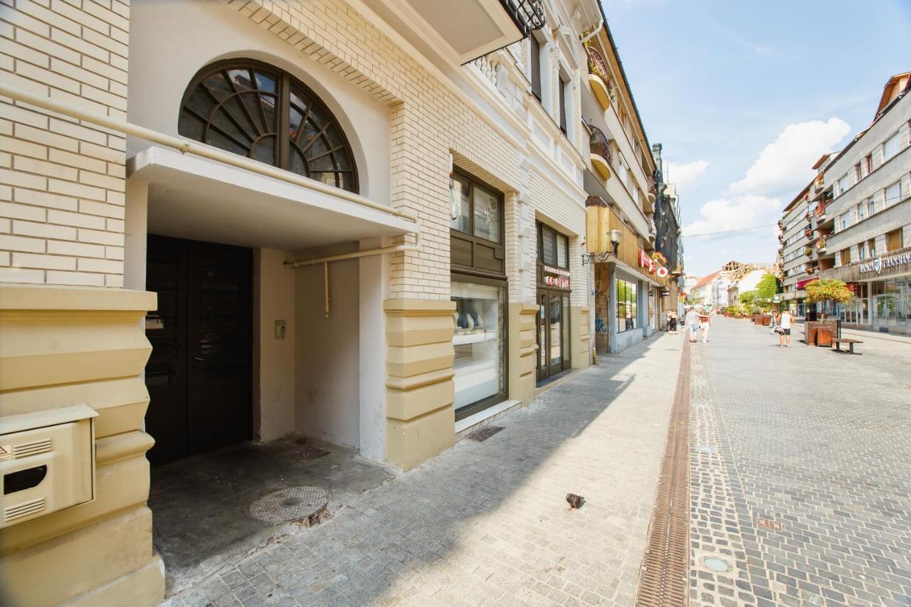 Retro City Center Home Oradea Buitenkant foto